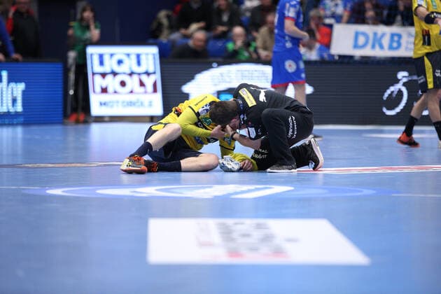 Steffen Faeth (Rhein-Neckar Loewen 23) wird versorgt GER, Handball, 1. Bundesliga, TBV Lemgo Lippe gegen Rhein-Neckar Loewen, 12.12.2019 Lemgo Copyright: xStrohdiekx Eibner-Pressefotox EP_jsk