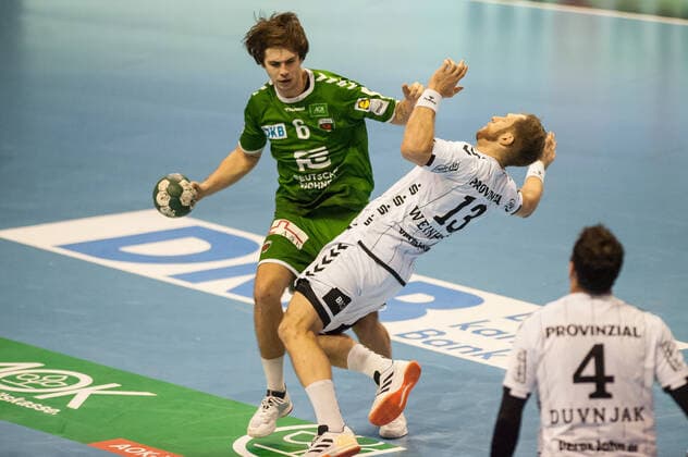 Jacob Tandrup Holm (DK - 6 Füchse Berlin) setzt sich etwas robust gegen Steffen Weinhold (GER - 13 THW Kiel) durch - Aktion - Spielszene - Querformat - quer - horizontal - Event Veranstaltung: Füchse Berlin vs. THW Kiel HBL - Handball Bundesliga 2019-20 - 17. Spieltag - Location Ort: Max Schmeling Halle Berlin Deutschland Germany Europa Europe Datum Date: 12.12.2019
