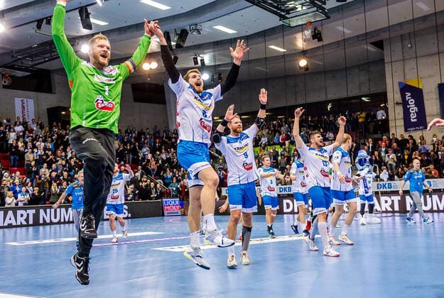 Sport Bilder des Tages Jubel beim TVB Stutgart Bitter, Johannes (TVB Stuttgart 1) Faluvegi, Rudolf (TVB Stuttgart 8) Spaeth, Manuel (TVB Stuttgart 9) Markotic, Robert (TVB Stuttgart 13) beim Spiel in der Handball Bundesliga, TVB 1898 Stuttgart - MT Melsungen. Stuttgart. 12.12.19 Handball , Stuttgart Baden Wuerttemberg Deutschland SCHARRena