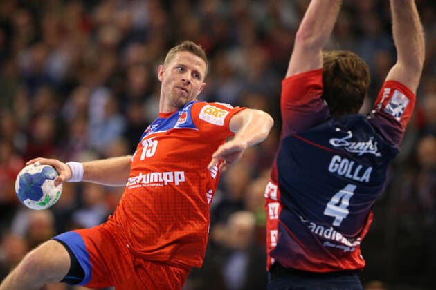 SG Flensburg-Handewitt vs HBW Balingen, LIQUI-MOLY Handball Bundesliga, 12.12.19; Flensburg Martin Strobel (HBW Balingen-Weilstetten, 15) gegen Johannes Golla (SG Flensburg-Handewitt, 04) Copyright: xBEAUTIFULxSPORTS MarioxM.xKobergx