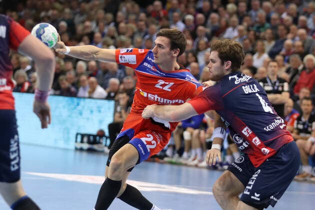 SG Flensburg-Handewitt vs HBW Balingen, LIQUI-MOLY Handball Bundesliga, 12.12.19; Flensburg Jona Schoch (HBW Balingen-Weilstetten, 22) gegen Johannes Golla (SG Flensburg-Handewitt, 04) Copyright: xBEAUTIFULxSPORTS MarioxM.xKobergx