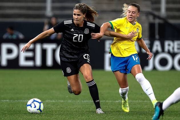 Brazilian player Andressa Machry (R) disputes the ball with Kaitlyn Johnson (L) of Mexico during the Brazil - Mexico friendly match at the Corinthians Arena in Sao Paulo, Brazil, 12 December 2019. EFE Sebastião Moreira BRAZIL - MEXICO !ACHTUNG: NUR REDAKTIONELLE NUTZUNG!  Copyright: xSebastiaoxMoreirax AME5585 20191213-637117996571808246