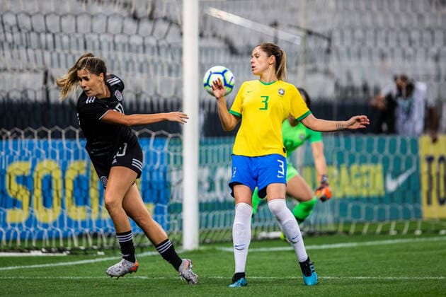 Brasil x México SÃO PAULO, SP - 12.12.2019: BRASIL X MÉXICO - Defender Érika plays dispute. The Brazilian women& 39;s soccer team welcomes the Mexican team in a friendly match on the nightThursday, December 12. The match took place ace at the Corinthians Arena in Sao Paulo. (Photo: Van Campos Fotoarena) x1846733x  VanxCampos