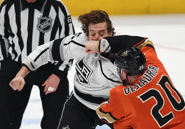 Bilder des Jahres 2019, Sport 12 Dezember ANAHEIM, CA - DECEMBER 12: Los Angeles Kings defenseman Kurtis MacDermid (56) gets hit in the face by Anaheim Ducks left wing Nicolas Deslauriers (20) in the second period of a game played on December 12, 2019 at the Honda Center in Anaheim, CA. (Photo by John Cordes Icon Sportswire) NHL, Eishockey Herren, USA DEC 12 Kings at Ducks Icon506191212013