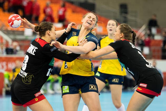 191213 Isabelle Gullden of Sweden during the Women s World Handball Championship game between Germany and Sweden on December 13, 2019 in Kumamoto. Photo: Daniel Stiller Bildbyran kod DS 59427 bbeng dam women handball handboll world handball championship 2019 handball sweden sverige vm germany tyskland Copyright: DANIELxSTILLER BB191213DS006