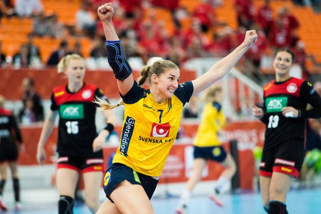 191213 Linn Blohm of Sweden celebrates during the Women s World Handball Championship game between Germany and Sweden on December 13, 2019 in Kumamoto. Photo: Daniel Stiller Bildbyran kod DS 59427 bbeng dam women handball handboll world handball championship 2019 handball sweden sverige vm germany tyskland jubel Copyright: DANIELxSTILLER BB191213DS007