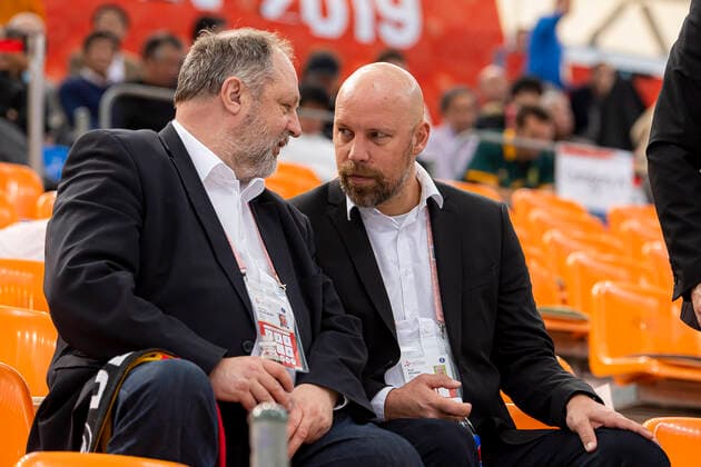 Handball, Frauen: WM 2019, Spiel um Platz 7, 9. Spieltag , Deutschland - Schweden v.li. DHB Präsident Andreas Michelmann und Vorstand Axel Kromer Kumamoto Park Dome Kumamoto Japan