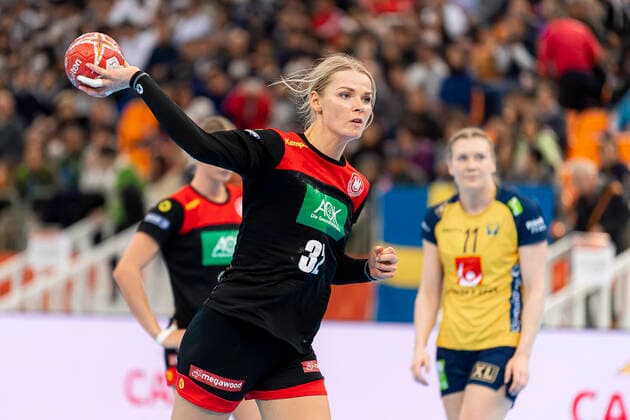 Handball, Frauen: WM 2019, Spiel um Platz 7, 9. Spieltag , Deutschland - Schweden Evgenija Minevskaja (Deutschland Brest) Kumamoto Park Dome Kumamoto Japan