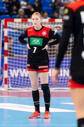 Handball, Frauen: WM 2019, Spiel um Platz 7, 9. Spieltag , Deutschland - Schweden Meike Schmelzer (Deutschland Thueringer HC) unzufrieden enttäuscht enttaeuscht niedergeschlagen frustriert, Kumamoto Park Dome Kumamoto Japan