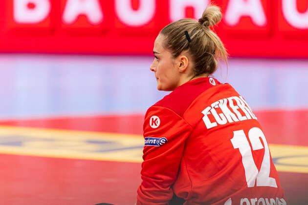 Handball, Frauen: WM 2019, Spiel um Platz 7, 9. Spieltag , Deutschland - Schweden Torhueterin Dinah Eckerle (Deutschland SG BBM Bietigheim) unzufrieden enttäuscht enttaeuscht niedergeschlagen frustriert, Kumamoto Park Dome Kumamoto Japan