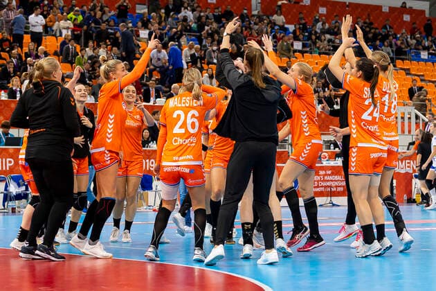 Handball, Frauen: WM 2019, Halbfinale, Russland - Niederlande die Mannschaft von den Niederlanden feiert den Finaleinzug Kumamoto Park Dome Kumamoto Japan