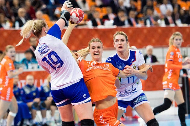 191213 Kelly Dulfer of Netherlands during the Women s World Handball Championship semifinal between Russia and Netherlands on December 13, 2019 in Kumamoto. Photo: Daniel Stiller Bildbyran kod DS 59428 bbeng dam women handball handboll world handball championship 2019 handball russia ryssland vm netherlands holland Copyright: DANIELxSTILLER BB191213DS069