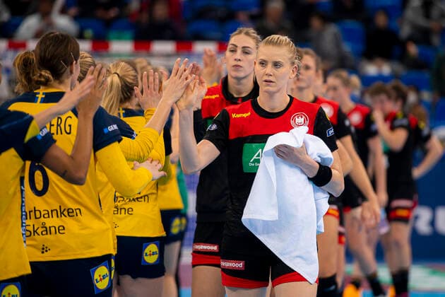 Handball, Frauen: WM 2019, Spiel um Platz 7, 9. Spieltag , Deutschland - Schweden Kim Naidzinavicius (Deutschland Bietigheim) Kumamoto Park Dome Kumamoto Japan