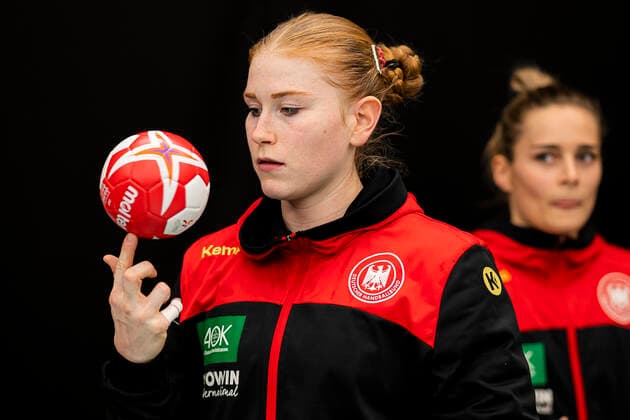 Handball, Frauen: WM 2019, Spiel um Platz 7, 9. Spieltag , Deutschland - Schweden Meike Schmelzer (Deutschland Thueringer HC) Kumamoto Park Dome Kumamoto Japan