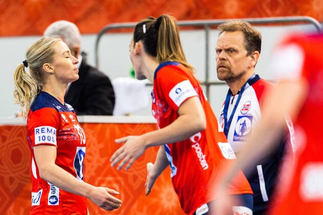 191213 Stine Bredal Oftedal of Norway looks dejected during the Women s World Handball Championship semifinal between Norway and Spain on December 13, 2019 in Kumamoto. Photo: Daniel Stiller Bildbyran kod DS 59429 bbeng dam women handball handboll world handball championship 2019 handball norway norge vm spain spanien depp Copyright: DANIELxSTILLER BB191213DS097