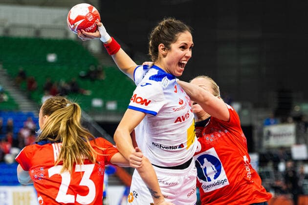 191213 Mireya Gonzalez Alvarez of Spain in action during the Women s World Handball Championship semifinal between Norway and Spain on December 13, 2019 in Kumamoto. Photo: Daniel Stiller Bildbyran kod DS 59429 bbeng dam women handball handboll world handball championship 2019 handball norway norge vm spain spanien Copyright: DANIELxSTILLER BB191213DS100