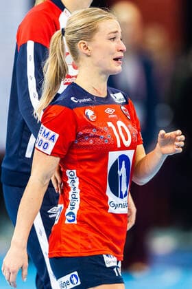 191213 Stine Bredal Oftedal of Norway in tears after the Women s World Handball Championship semifinal between Norway and Spain on December 13, 2019 in Kumamoto. Photo: Daniel Stiller Bildbyran kod DS 59429 bbeng dam women handball handboll world handball championship 2019 handball norway norge vm spain spanien depp Copyright: DANIELxSTILLER BB191213DS109