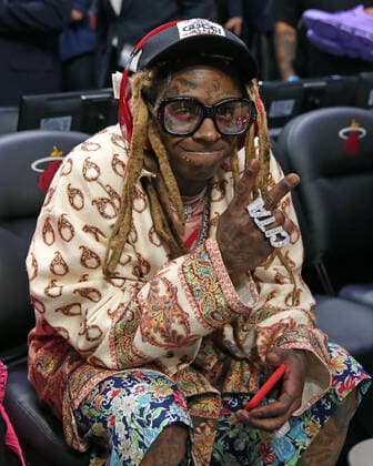 Bilder des Jahres 2019, Sport 12 Dezember Sport Bilder des Tages December 13, 2019, Miami, FL, USA: Rapper Lil Wayne is on hand as the Los Angeles Lakers visit the Miami Heat at the AmericanAirlines Arena in Miami on Friday, Dec. 13, 2019. The Lakers won, 113-110. LA Lakers at Miami - ZUMAm67_ 20191213_zaf_m67_037 Copyright: xDavidxSantiagox