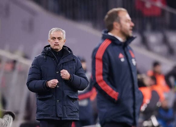 FUSSBALL CHAMPIONS LEAGUE SAISON 2019 2020 Vorrunde Gruppe B FC Bayern Muenchen - Tottenham Hotspur 11.11.2019 Trainer Jose Mourinho (li, Tottenham Hotspur) und Trainer Hansi Flick (re, FC Bayern Muenchen)