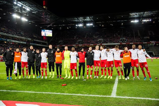 1. Fussball Bundesliga; 1. FC Koeln - Bayer 04 Leverkusen; 14.12.2019 Der 1. FC Koeln feiert mit den Fans in der Suedkurve den 2:0-Sieg, 1. Fussball Bundesliga, 1. FC Koeln - Bayer 04 Leverkusen, Rheinenergiestadion DFL REGULATIONS PROHIBIT ANY USE OF PHOTOGRAPHS AS IMAGE SEQUENCES AND OR QUASI-VIDEO. Copyright: xBEAUTIFULxSPORTS Wunderlx
