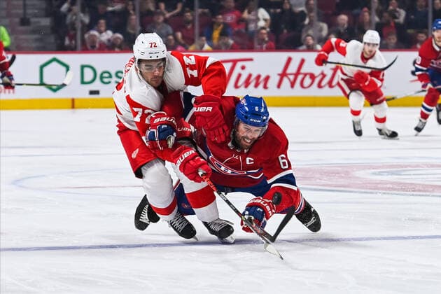 MONTREAL, QC - DECEMBER 14: Montreal Canadiens defenceman Shea Weber (6) collides with Detroit Red Wings left wing Andreas Athanasiou (72) during the Detroit Red Wings versus the Montreal Canadiens game on December 14, 2019, at Bell Centre in Montreal, QC (Photo by David Kirouac Icon Sportswire) NHL, Eishockey Herren, USA DEC 14 Red Wings at Canadiens Icon191214088