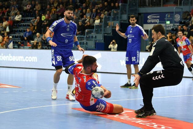 91 Marko Racic ( 91 ThSV Eisenach) gegen Filip Ivic ( 16 VfL Gummersbach) VfL Gummersbach - ThSV Eisenach, Maenner, 2. Liga, Liqui Moly Handball Bundesliga, 16. Spieltag, 14.12.2019, - VfL Gummersbach - ThSV Eisenach, Handball, Liqui Moly 2. Handball Bundesliga, Maenner, Spielzeit 2019 20 Gummersbach Copyright: xAugstx xEibner-Pressefotox EP_jat