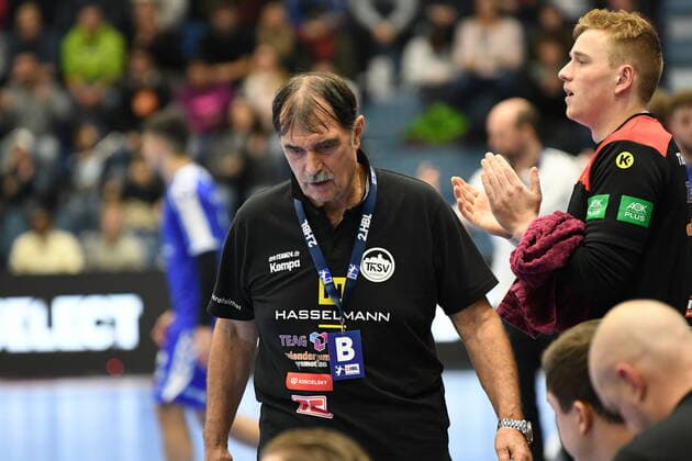 ,Sead Hasanefendic (Trainer ThSV Eisenach) blickt enttaeuscht, VfL Gummersbach - ThSV Eisenach, Maenner, 2. Liga, Liqui Moly Handball Bundesliga, 16. Spieltag, 14.12.2019, - VfL Gummersbach - ThSV Eisenach, Handball, Liqui Moly 2. Handball Bundesliga, Maenner, Spielzeit 2019 20 Gummersbach Copyright: xAugstx xEibner-Pressefotox EP_jat