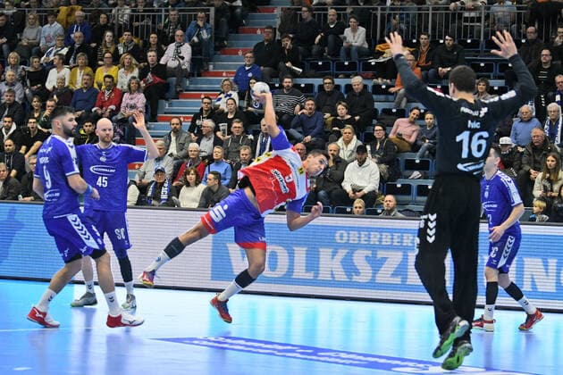 5Luka Kikanoivc ( 5 ThSV Eisenach) beim Wurf, , VfL Gummersbach - ThSV Eisenach, Maenner, 2. Liga, Liqui Moly Handball Bundesliga, 16. Spieltag, 14.12.2019, - VfL Gummersbach - ThSV Eisenach, Handball, Liqui Moly 2. Handball Bundesliga, Maenner, Spielzeit 2019 20 Gummersbach Copyright: xAugstx xEibner-Pressefotox EP_jat