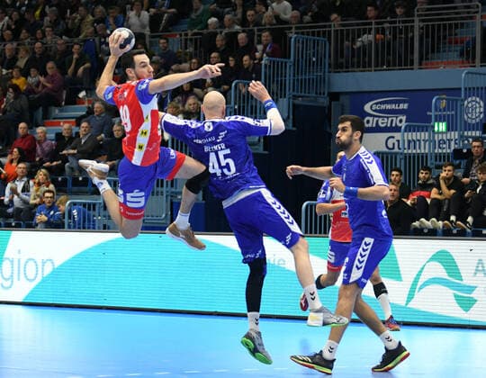 19 Ante Tokic ( 19 ThSV Eisenach) beim gewaltigen Sprungwurf, VfL Gummersbach - ThSV Eisenach, Maenner, 2. Liga, Liqui Moly Handball Bundesliga, 16. Spieltag, 14.12.2019, - VfL Gummersbach - ThSV Eisenach, Handball, Liqui Moly 2. Handball Bundesliga, Maenner, Spielzeit 2019 20 Gummersbach Copyright: xAugstx xEibner-Pressefotox EP_jat