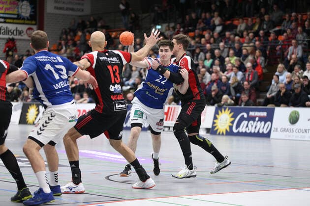 v.l. Marko Bagaric (TuS N-Luebbecke 13), Philipp Bauer (Handball Verein Hamburg 22), Patryk Walczak (TuS N-Luebbecke 7) GER, Handball, 2. Bundesliga, TuS N-Luebbecke gegen Handball Sport Verein Hamburg, 14.12..2019 Luebbecke Copyright: xStrohdiekx Eibner-Pressefotox EP_jsk