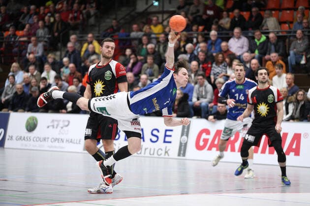 v.l. Jo-Gerrit Genz (TuS N-Luebbecke 5), Leif Tissier (Handball Verein Hamburg 7) GER, Handball, 2. Bundesliga, TuS N-Luebbecke gegen Handball Sport Verein Hamburg, 14.12..2019 Luebbecke Copyright: xStrohdiekx Eibner-Pressefotox EP_jsk