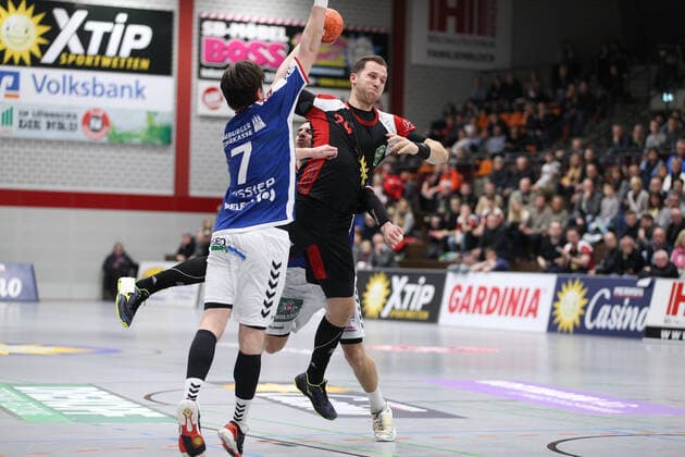 v.l. Leif Tissier (Handball Verein Hamburg 7), Lukas Ossenkopp (Handball Sport Verein Hamburg 14), Marian Orlowski (TuS N-Luebbecke 29) GER, Handball, 2. Bundesliga, TuS N-Luebbecke gegen Handball Sport Verein Hamburg, 14.12..2019 Luebbecke Copyright: xStrohdiekx Eibner-Pressefotox EP_jsk