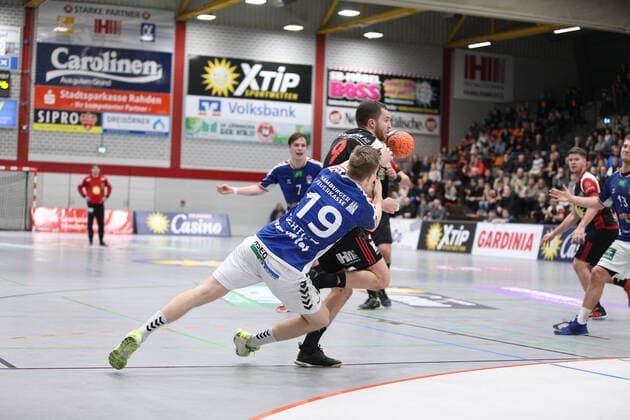 v.l. Jonas Gertges (Handball Verein Hamburg 19), Dominik Ebner (TuS N-Luebbecke 9) GER, Handball, 2. Bundesliga, TuS N-Luebbecke gegen Handball Sport Verein Hamburg, 14.12..2019 Luebbecke Copyright: xStrohdiekx Eibner-Pressefotox EP_jsk