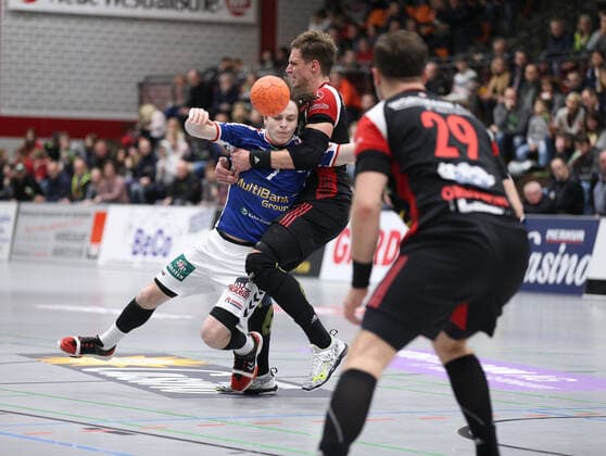 v.l. Leif Tissier (Handball Verein Hamburg 7), Patryk Walczak (TuS N-Luebbecke 7), Marian Orlowski (TuS N-Luebbecke 29) GER, Handball, 2. Bundesliga, TuS N-Luebbecke gegen Handball Sport Verein Hamburg, 14.12..2019 Luebbecke Copyright: xStrohdiekx Eibner-Pressefotox EP_jsk