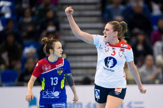 191215 Emilie Hegh Arntzen of Norway celebrates during the Women s World Handball Championship bronze game between Norway and Russia on December 15, 2019 in Kumamoto. Photo: Daniel Stiller Bildbyran kod DS 59431 bbeng dam women handball handboll world handball championship 2019 handball norway norge vm russia ryssland jubel Copyright: DANIELxSTILLER BB191215DS003