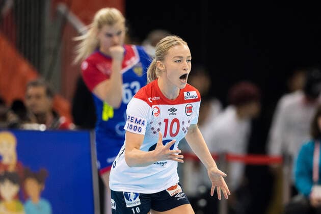 191215 Stine Bredal Oftedal of Norway looks frustrated during the Women s World Handball Championship bronze game between Norway and Russia on December 15, 2019 in Kumamoto. Photo: Daniel Stiller Bildbyran kod DS 59431 bbeng dam women handball handboll world handball championship 2019 handball norway norge vm russia ryssland Copyright: DANIELxSTILLER BB191215DS009