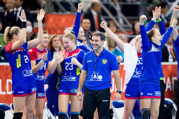 191215 Head coach Ambrosio Jose Martin Cedres of Russia celebrates after winning the Women s World Handball Championship bronze game between Norway and Russia on December 15, 2019 in Kumamoto. Photo: Daniel Stiller Bildbyran kod DS 59431 bbeng dam women handball handboll world handball championship 2019 handball norway norge vm russia ryssland jubel Copyright: DANIELxSTILLER BB191215DS037