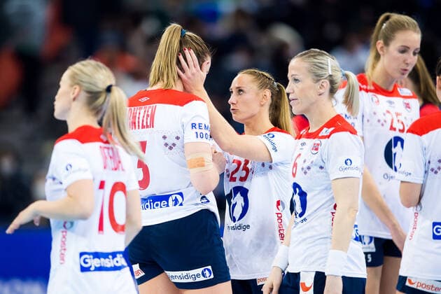 191215 Camilla Herrem of Norway looks dejected after loosing the Women s World Handball Championship bronze game between Norway and Russia on December 15, 2019 in Kumamoto. Photo: Daniel Stiller Bildbyran kod DS 59431 bbeng dam women handball handboll world handball championship 2019 handball norway norge vm russia ryssland depp Copyright: DANIELxSTILLER BB191215DS038