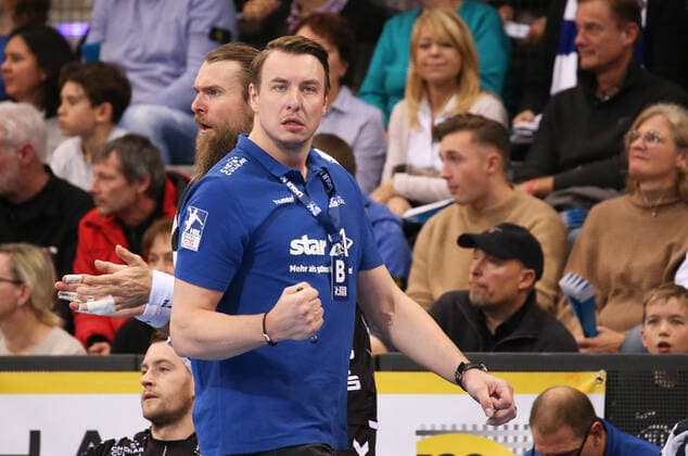15.12.2019, Deutschland, Stuttgart, Handball 1. Bundesliga Saison 2019 2020 TVB 1898 Stuttgart vs. THW Kiel: THW Trainer Filip Jicha