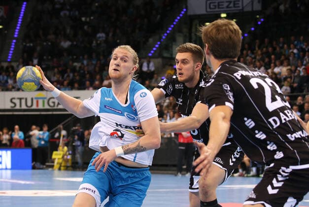 15.12.2019, Deutschland, Stuttgart, Handball 1. Bundesliga Saison 2019 2020 TVB 1898 Stuttgart vs. THW Kiel: v.l. Elvar Asgeiersson (TVB), Steffen Weinhold (THW), Rune Dahmke (THW)