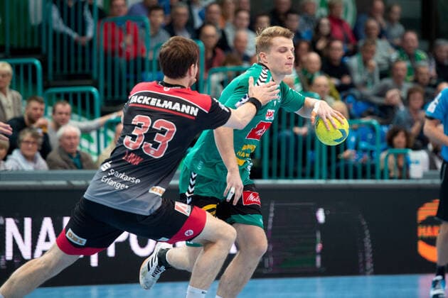Minden, Deutschland 15.12.2019: 1. Handball-Bundesliga - 2019 2020 - GWD Minden vs. HC Erlangen (L-R) Nikolai Link (Erlangen), Christoph Reißky (Minden) Minden Nordrhein-Westfalen Deutschland Kampa Halle