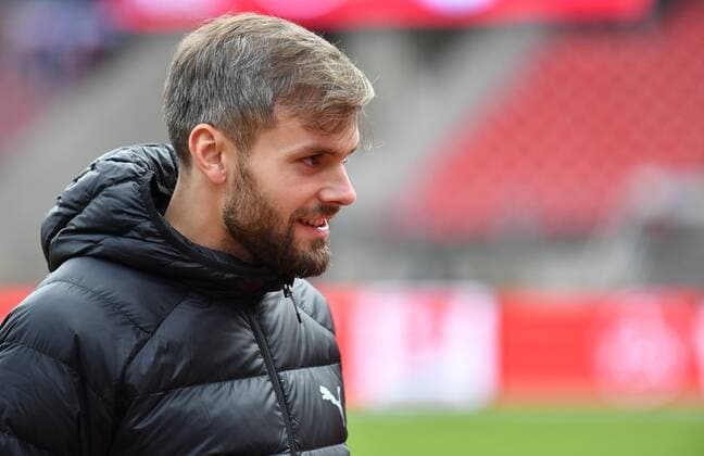 15.12.2019 - Fussball - Saison 2019 2020 - 2. Fussball - Bundesliga - 17. Spieltag: 1. FC Nürnberg Nuernberg FCN ( Club ) - SV Holstein Kiel ( Kieler Sportvereinigung Holstein von 1900 ) - - DFL regulations prohibit any use of photographs as image sequences and or quasi-video - Stefan Thesker (5, Holstein Kiel ) vor Spielbeginn