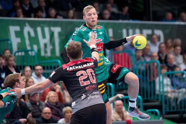 Minden, Deutschland 15.12.2019: 1. Handball-Bundesliga - 2019 2020 - GWD Minden vs. HC Erlangen (L-R) Nico Büdel (Erlangen), Christoffer Rambo (Minden) Minden Nordrhein-Westfalen Deutschland Kampa Halle