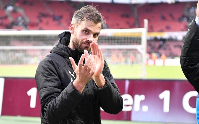 15.12.2019 - Fussball - Saison 2019 2020 - 2. Fussball - Bundesliga - 17. Spieltag: 1. FC Nürnberg Nuernberg FCN ( Club ) - SV Holstein Kiel ( Kieler Sportvereinigung Holstein von 1900 ) - - DFL regulations prohibit any use of photographs as image sequences and or quasi-video - Stefan Thesker (5, Holstein Kiel ) applaudiert klatscht nach Spielende