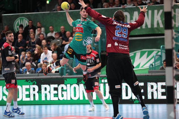 v.l. Joscha Ritterbach (TSV GWD Minden 5), Nikolas Katsigiannis (HC Erlangen 29) GER, Handball, 1. Bundesliga, TSV GWD Minden gegen HC Erlangen, 15.12.2019 Minden Copyright: xStrohdiekx Eibner-Pressefotox EP_jsk