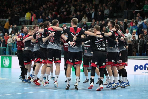 Siegesjubel bei HC Erlangen GER, Handball, 1. Bundesliga, TSV GWD Minden gegen HC Erlangen, 15.12.2019 Minden Copyright: xStrohdiekx Eibner-Pressefotox EP_jsk