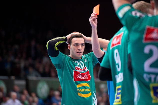 Minden, Deutschland 15.12.2019: 1. Handball-Bundesliga - 2019 2020 - GWD Minden vs. HC Erlangen Miljan Pusica (Minden) nach der roten Karte gegen Christoffer Rambo (Minden) Minden Nordrhein-Westfalen Deutschland Kampa Halle