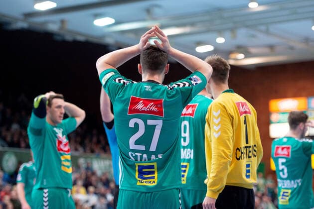 Minden, Deutschland 15.12.2019: 1. Handball-Bundesliga - 2019 2020 - GWD Minden vs. HC Erlangen Max Staar (Minden) nach der roten Karte gegen Christoffer Rambo (Minden) Minden Nordrhein-Westfalen Deutschland Kampa Halle