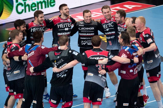 Minden, Deutschland 15.12.2019: 1. Handball-Bundesliga - 2019 2020 - GWD Minden vs. HC Erlangen Schlussjubel (Erlangen) Minden Nordrhein-Westfalen Deutschland Kampa Halle