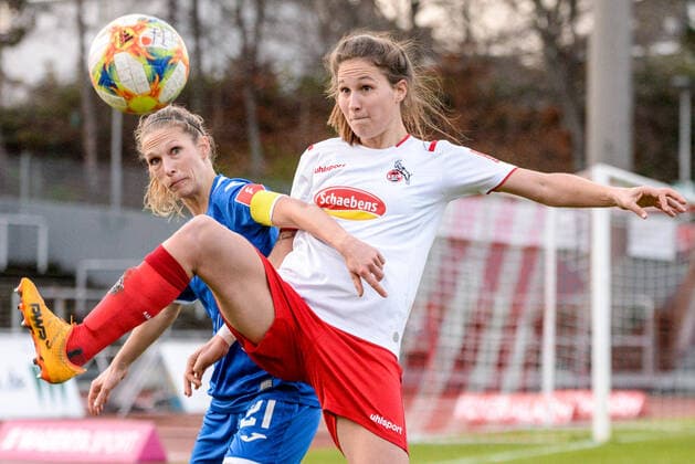 v.li.: Leonie Pankratz (TSG, 21), Sabrina Horvat (Köln, 3), Zweikampf, Duell, duel, tackle, tackling, Dynamik, Action, Aktion, 15.12.2019, Köln (Deutschland), Fussball, Flyeralarm Frauen-Bundesliga, 1. FC Köln - TSG Hoffenheim, DFB DFL REGULATIONS PROHIBIT ANY USE OF PHOTOGRAPHS AS IMAGE SEQUENCES AND OR QUASI-VIDEO.